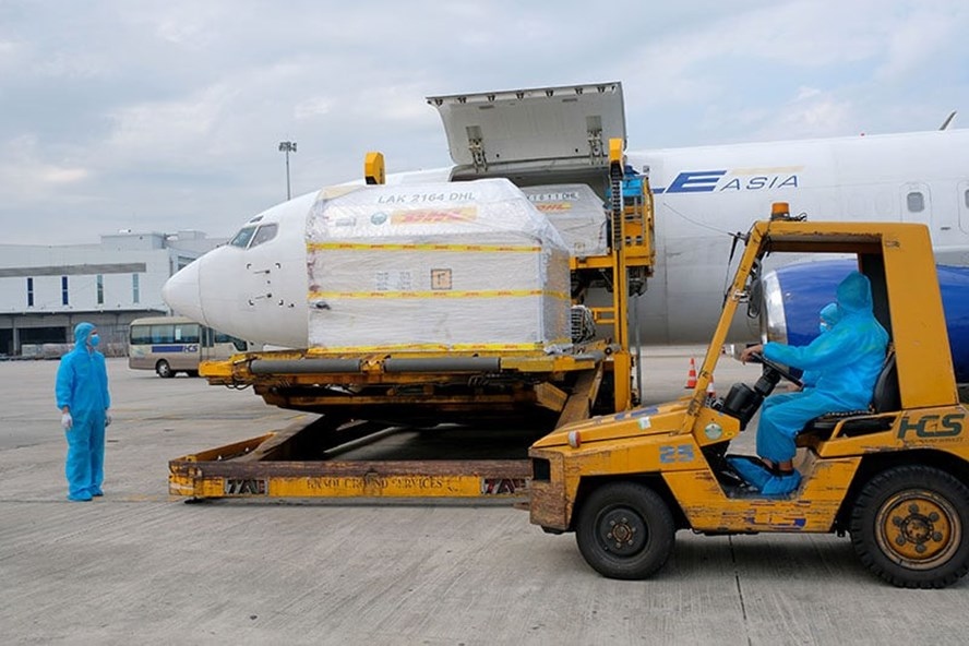 First doses of Pfizer COVID-19 vaccine arrive in Vietnam